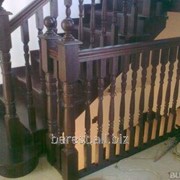 Деревянная лестница из массива сосны фото