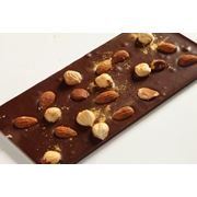 Шоколад Золотая коллекция с лесными орехами миндалем и золотом