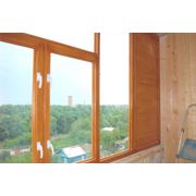 Деревянная балконная рама фото