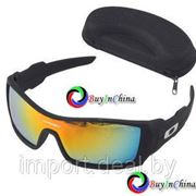 Солнцезащитные спортивные очки с зеркальными линзами “Oakley“ фотография