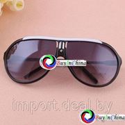 Стильные солнцезащитные очки “Black Rimmed Style“ фотография