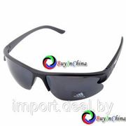Мужкие стильные спортивные солнцезащитные очки фотография