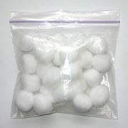 Ватные шарики белые фотография