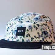 Пятипанельная кепка HUF USA белая с голубыми цветами фото