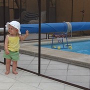 Быстросъемный забор для бассейна фотография