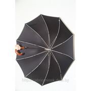 Огромный черный свадебный зонтик для жениха. фото