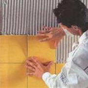 Облицовка керамической плиткой Киев. Укладка кафельной плитки на стены. фото