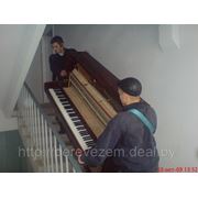 Спуск и подъём пианино на этаж фотография