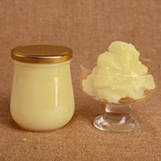 Мед донниковый имеет маслянистую консистенцию и приятный ванильный аромат фото