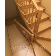 Деревянная лестница с поворотом фото