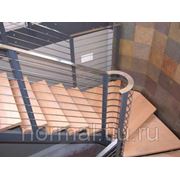 Металлическая лестница с деревянными ступенями фото