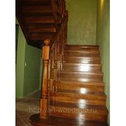 Деревянная лестница из сосны с поворотом 180гр., с подступенными фото