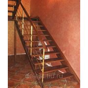 2-х маршевая лестница с ограждением под золото фото