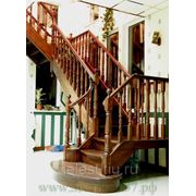 3-х маршевая лестница с заходной ступенью и поворотными столбами на 90 градусов фото
