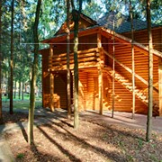 Деревянный домик фотография
