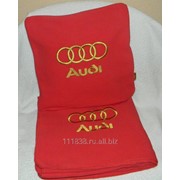 Плед в чехле красный Audi вышивка золото фотография
