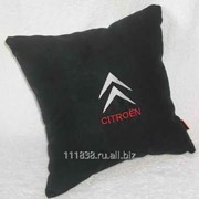 Подушка черная Citroen вышивка белая с красной надписью фотография