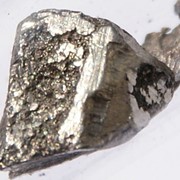 Лантан,блестящий металл серебристо-белого цвета фото