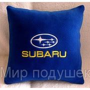 Автомобильная подушка с логотипом Subaru фото