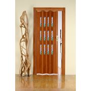 Дверь гармошка Лучана вишня.Остекление витраж 09. фото