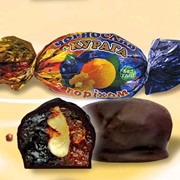 Шоколадные конфеты курага и чернослив с орехом фотография