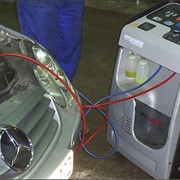 Заправка и ремонт автомобильных кондиционеров; ремонт и обслуживание холодильного оборудования фотография