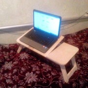 Удобный столик для ноутбука фото