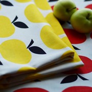 Декоративная ткань “Red apples“ и “Yellow apples“ от интернет-магазина “Kreska“ фотография
