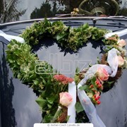 Украшение свадебных автомобилей, столов и залов на мероприятие фото