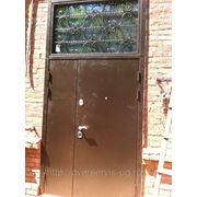 Двустворная металлическая дверь с фрамугой фото