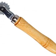 Каток с деревянной ручкой и оцинкованной шпорой (короткий) фото