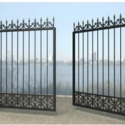 Распашные сварные ворота с ковкой фото