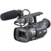Профессиональная видеокамера JVC GY-HM100E фото