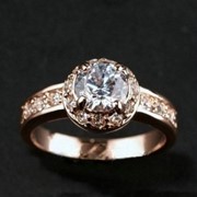Позолоченное кольцо Sandra с Цирконием и кристаллами Swarovski фотография