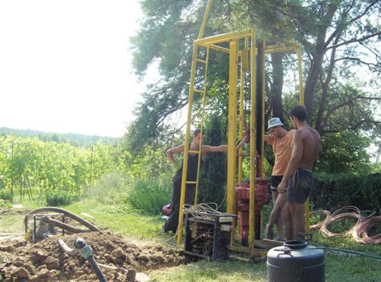 Аквабур скважина. Буріння свердловин фото. Как выбирают место для бурения скважины.