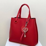 Сумка с брелком сердце и роза красная фото