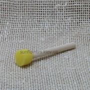 Спонж поролоновый с деревянной ручкой, диаметр 2см. фото