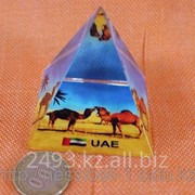 Сувенир Пирамида из стекла фото