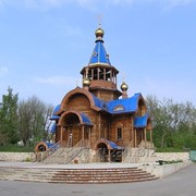 Строительство церкви с рубленного бревна фотография