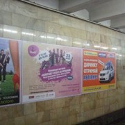 Реклама на станциях метрополитена фото