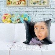 Декоративная подушка “Девушка“ фотография