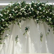 Услуги по свадебному цветочному оформлению фото