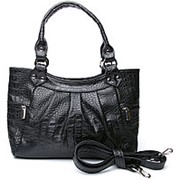 Небольшая женская сумочка чёрного цвета с ручками и снаплечным ремнём фото