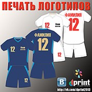 Печать логотипов на спортивную одежду фото