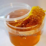 Мед сахарный янтарный (искусственный) в ведрах фотография