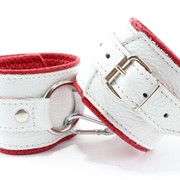 Бело-красные кожаные наручники с кольцом БДСМ Арсенал 51026ars фото
