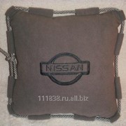 Подушка серая Nissan со шнуром вышивка серебро фото