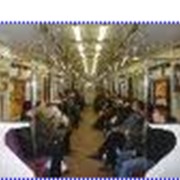 Реклама на висячих ручках в вагонах метро фото