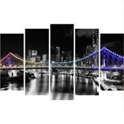 Пятипанельная модульная картина 80 х 140 см Черно-белое фото большой мост с разноцветными огнями у ночного фото