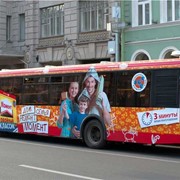 Реклама на транспорте фото
